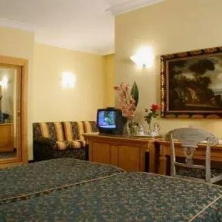 Champagne Garden Hotel Róma Szoba fotó