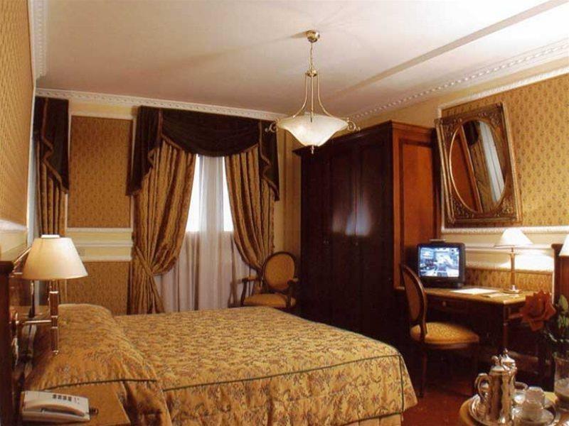 Champagne Garden Hotel Róma Szoba fotó